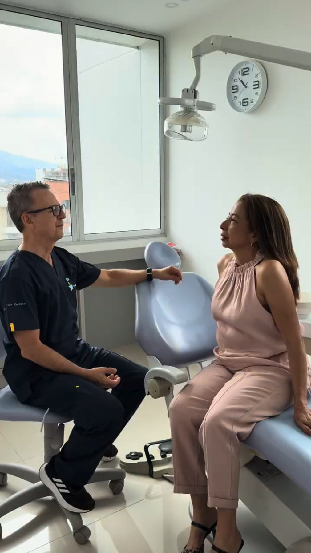 Cardona Maxilofacial. | Cirugía Ortognatica | Rinoplastia | Blefaroplastia | Mentoplastia | Implantes | Lifting photo 3