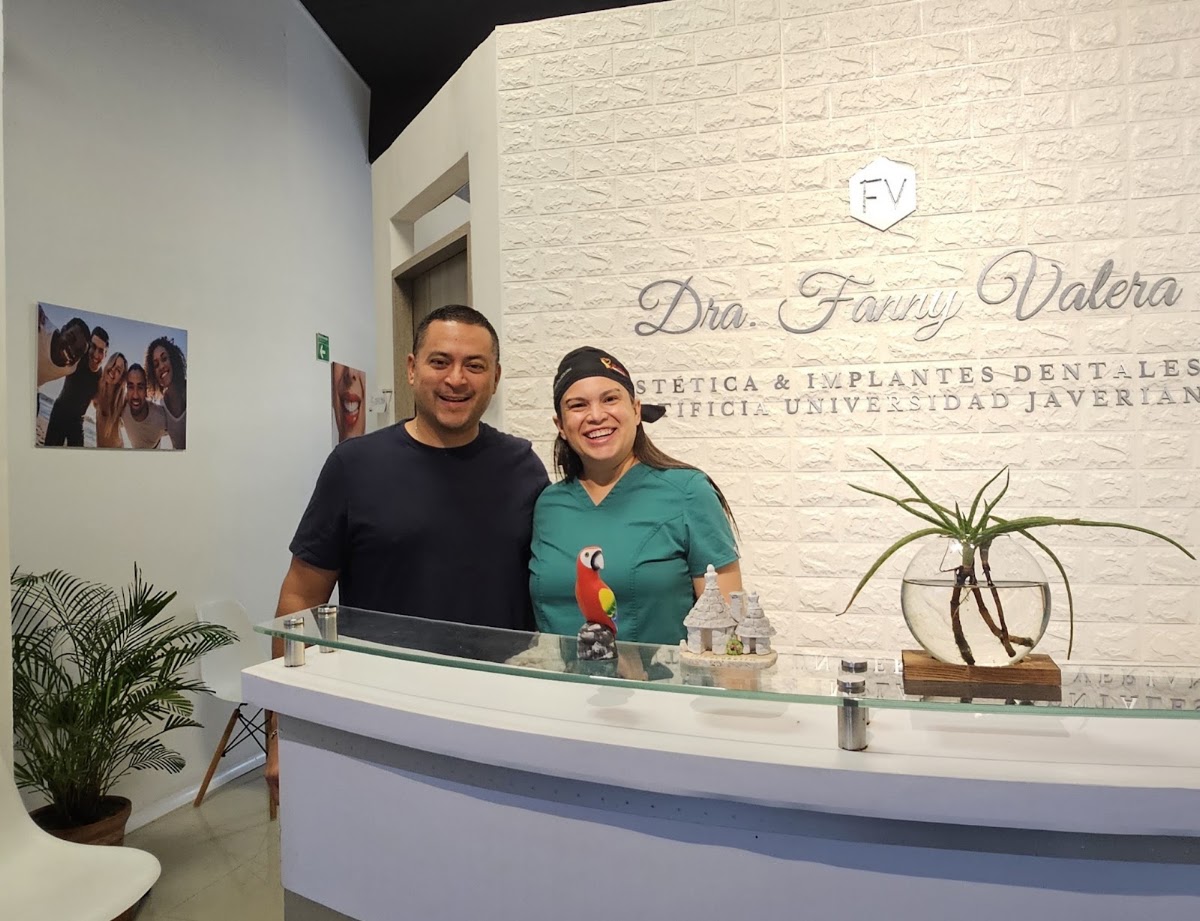 Clinica Dental Smile Makeover Cartagena l Odontólogos Cartagena l Fluent English photo 2