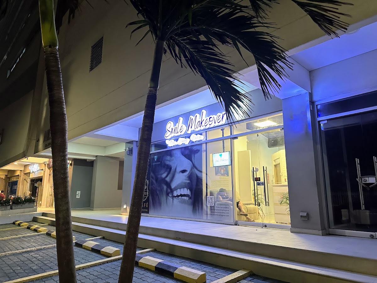 Clinica Dental Smile Makeover Cartagena l Odontólogos Cartagena l Fluent English photo 3