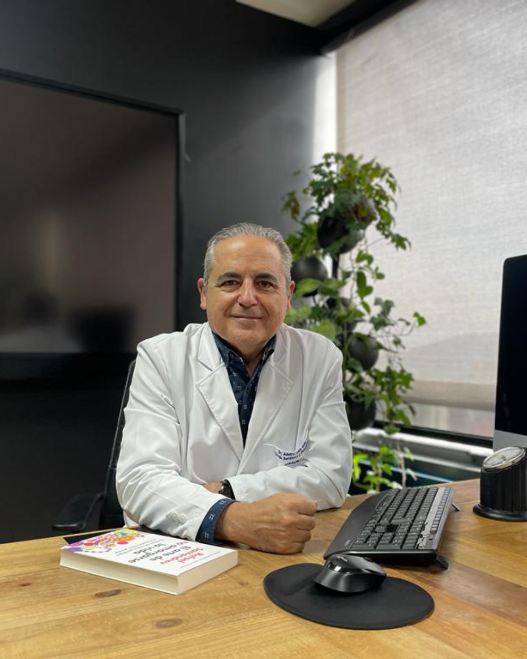 Dr. Adolfo León Uribe Mesa - Cirujano Bariátrico en Medellín, Colombia