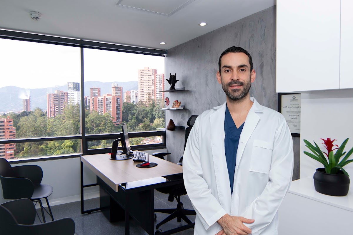 Dr. Adrian Lopera