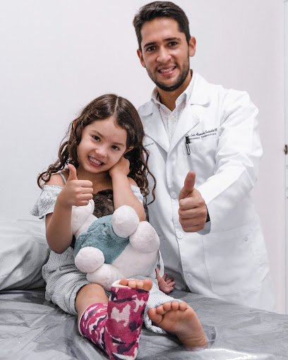 Dr. Alejandro Satizabal. Ortopedista Pediatrico