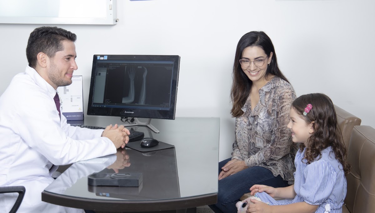 Dr. Alejandro Satizabal. Ortopedista Pediatrico photo 2