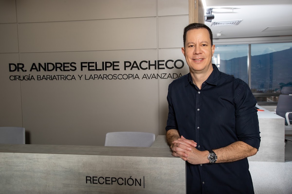 Dr. Andrés Felipe Pacheco | Cirujano Bariátrico en Medellín