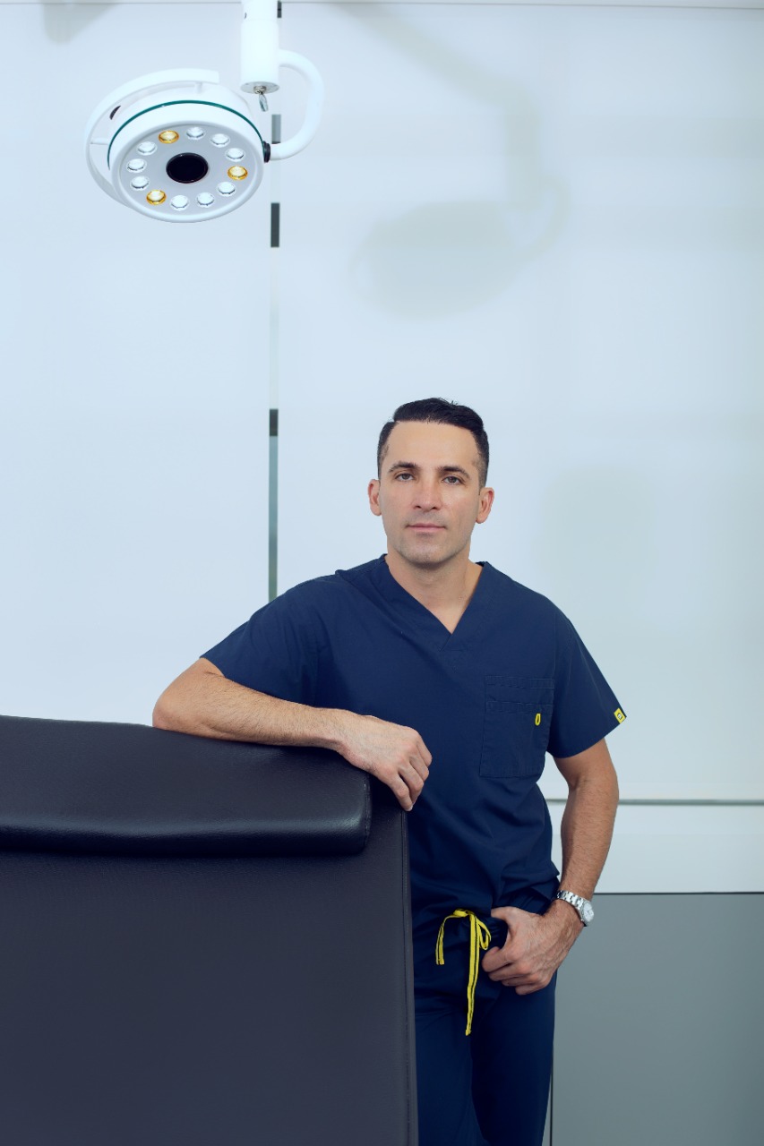 Dr. Camilo Reyes