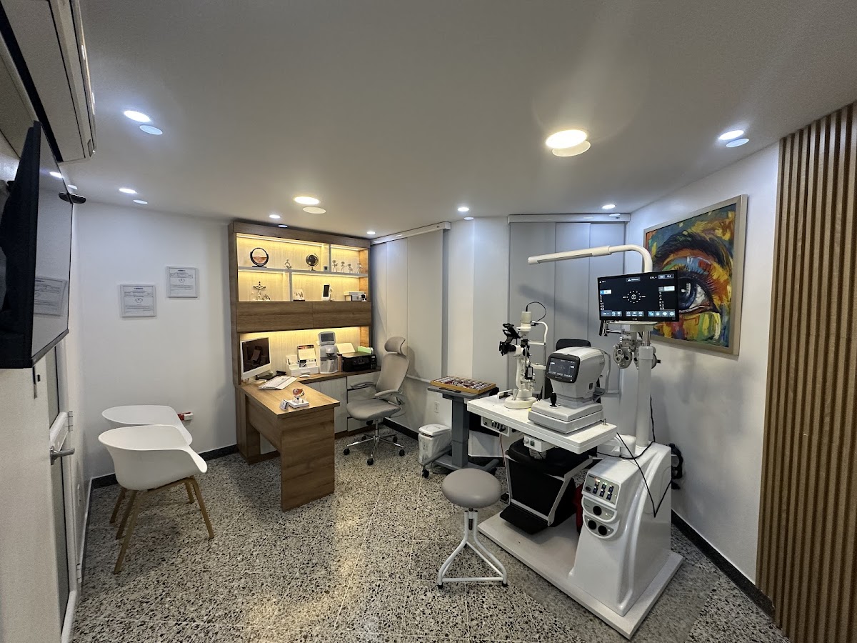 Dr. Carlos Fernando Utrera photo 2