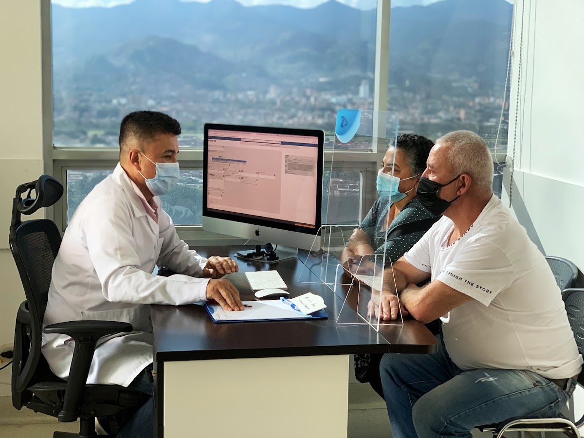 Dr. Carlos Londoño Martínez, Urólogo