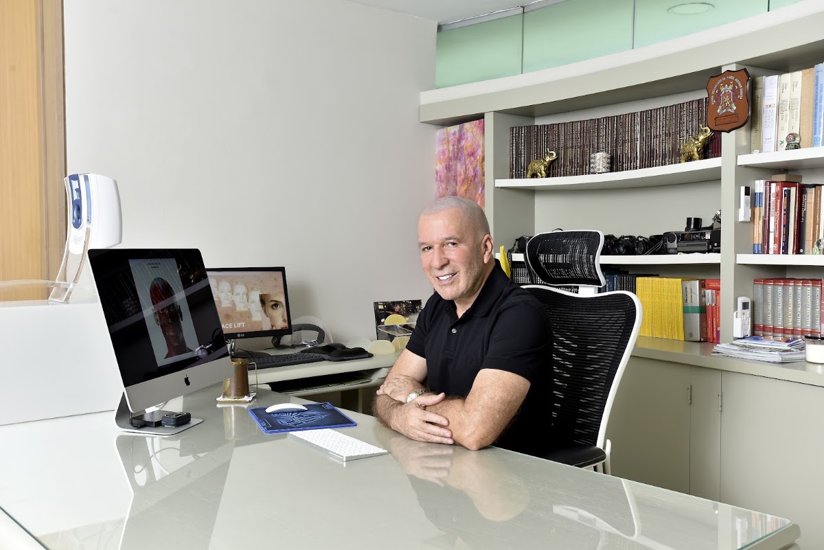 Dr. Dario Cabello