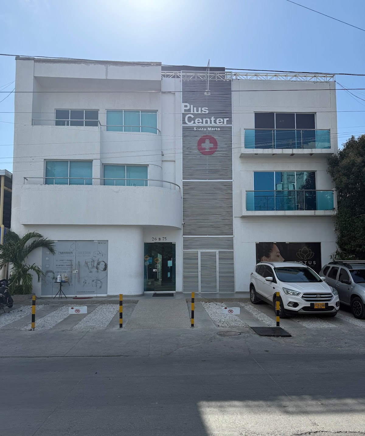 Dr. De Lavalle Restrepo Leonardo Cirugía Oral Maxilofacial photo 2