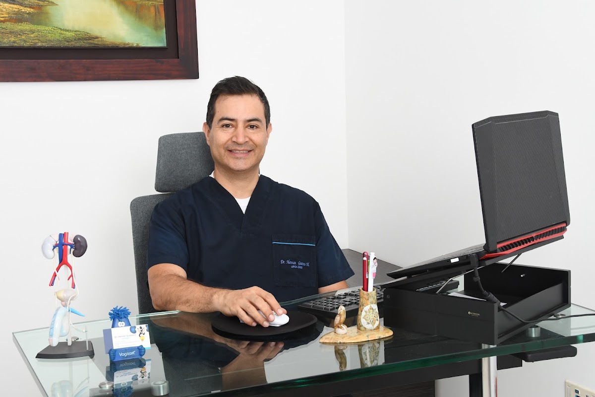 DR. HERNÁN GUERRERO photo 3