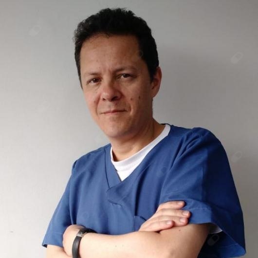 Dr. Javier Arias