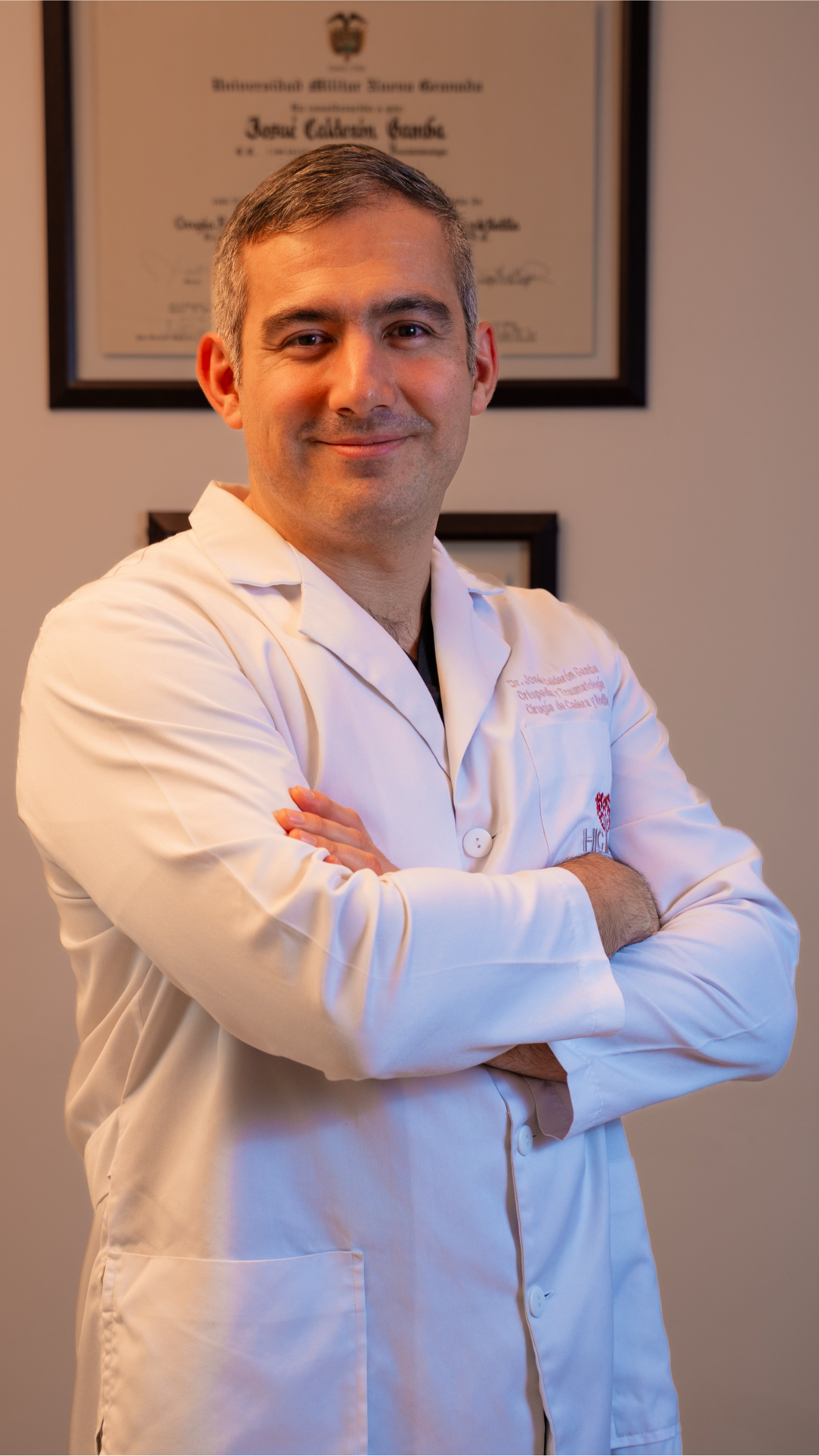 Dr. Josué Calderón Gamba | Ortopedista | Cirugía de Cadera y Rodilla