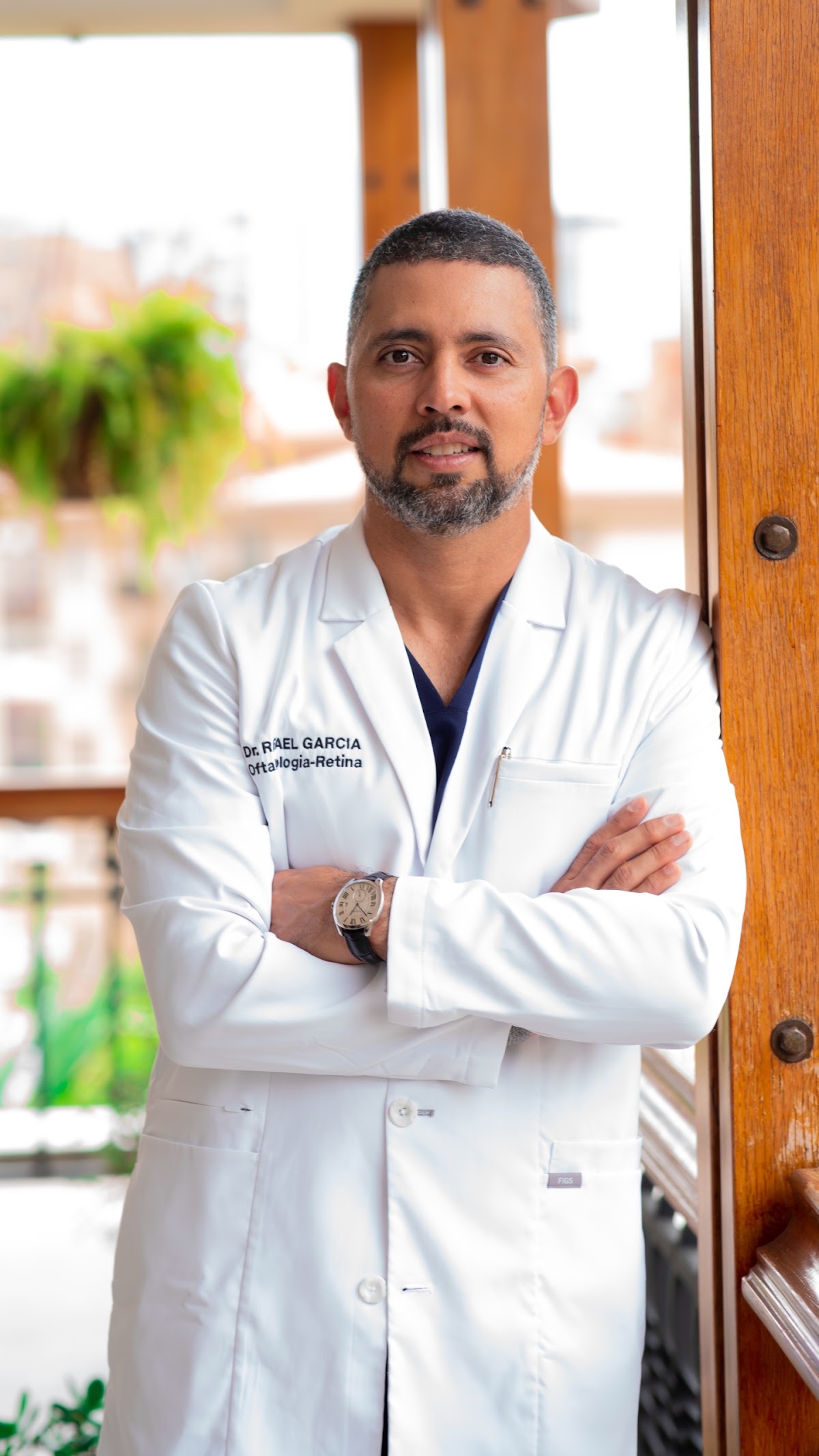 Dr. Rafael García | Oftalmólogo - Especialista en cirugía de Catarata y Retina