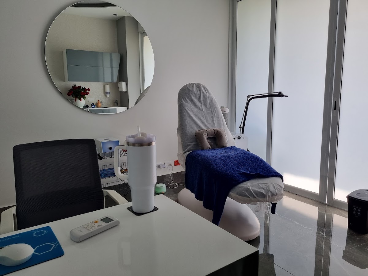 Dr. Rodrigo Caicedo | Dermatologia Avanzada photo 2