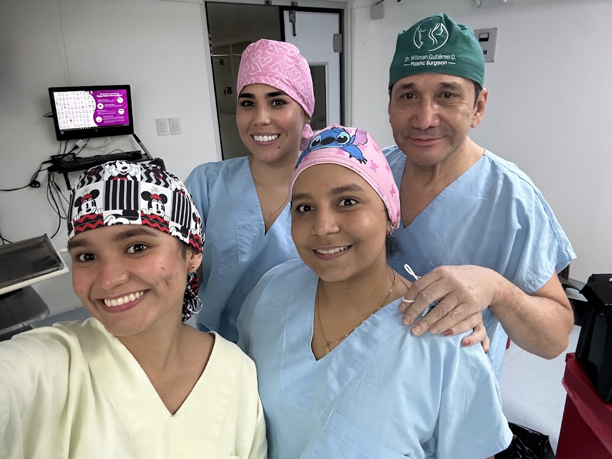Dr. Wilman Gutierrez Ortiz Cirujano plastico photo 2