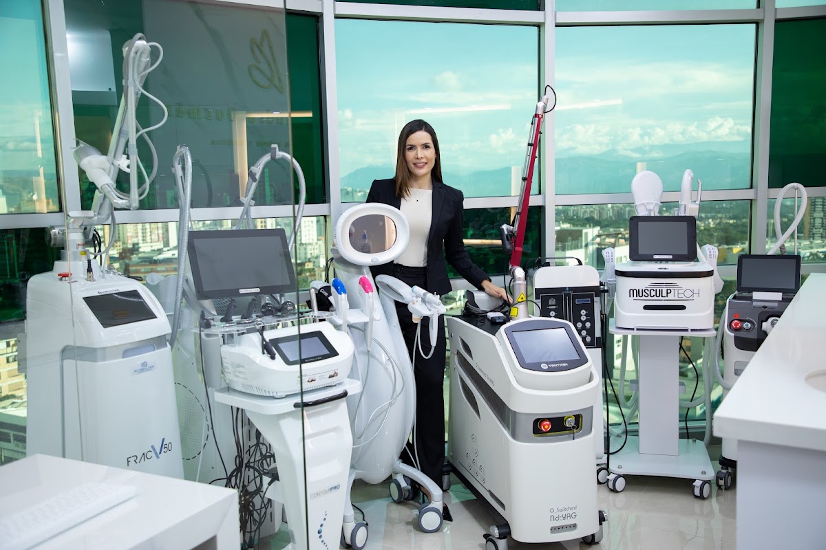 Dra. Alejandra Guzmán Dermatóloga clínica y estética