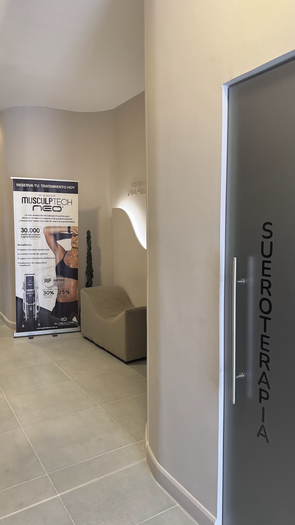 Dra Laura Lambraño | Skin & Wellness Center photo 3
