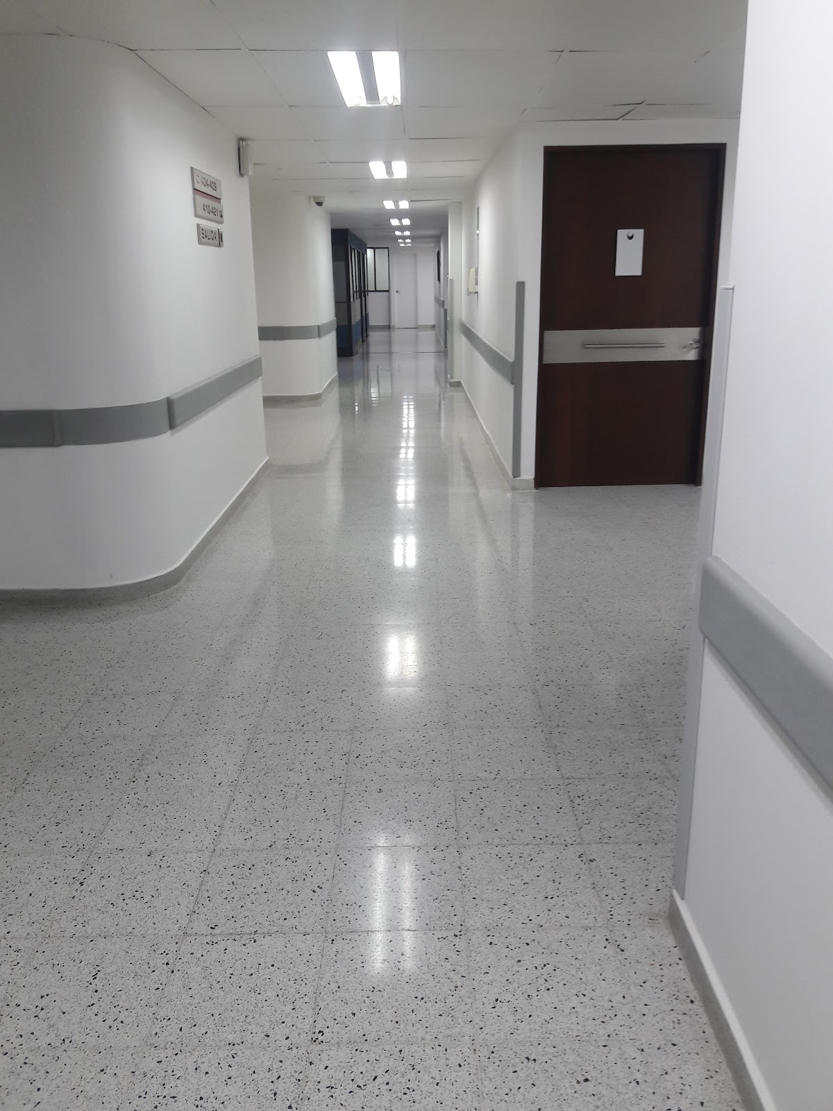 Gustavo Adolfo Bacca Insuasty ortopedista cirujano medellin photo 3