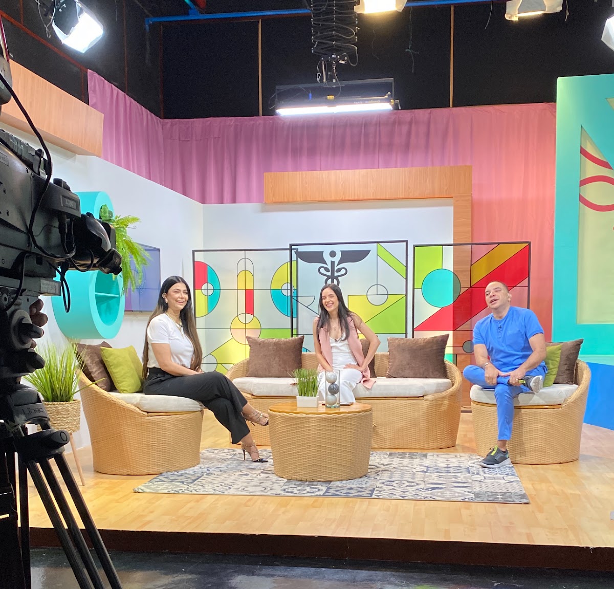 Nini Viloria "La Doctora de los Ojos" | Vision Room - Oftalmología y Retina.